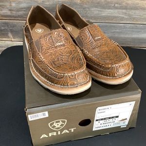 Ariat women’s Cruiser size 8